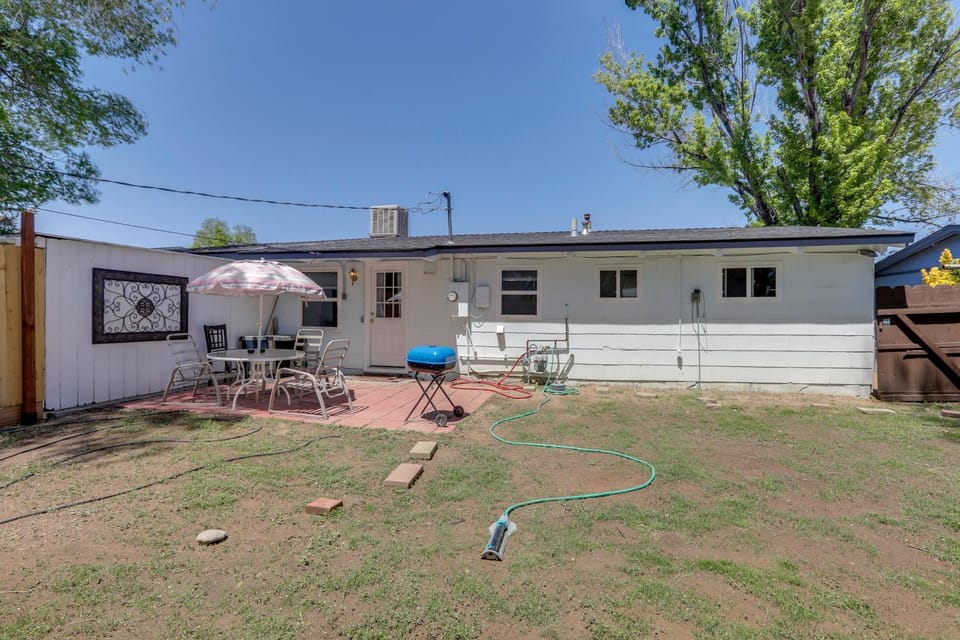 1950s Home Quiet Street Near Dtwn 1 Mi to Marina House in Sparks