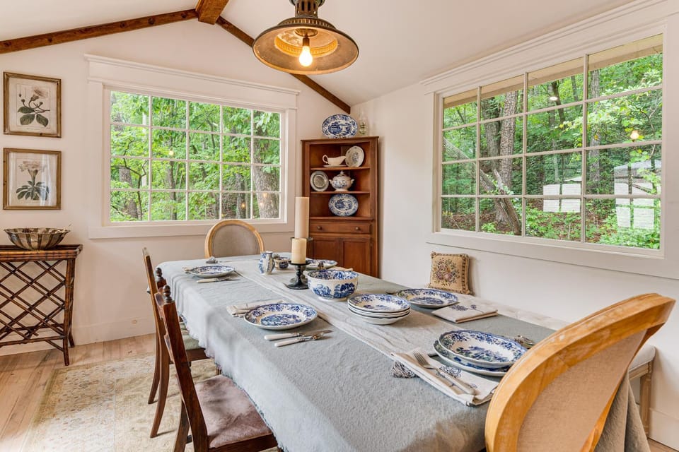 Comfy Cottage Charmer w/ Patio Garden in Tryon House in Tennessee