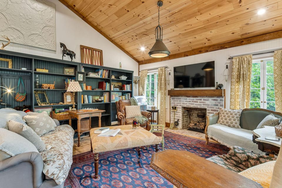 Comfy Cottage Charmer w/ Patio Garden in Tryon House in Tennessee