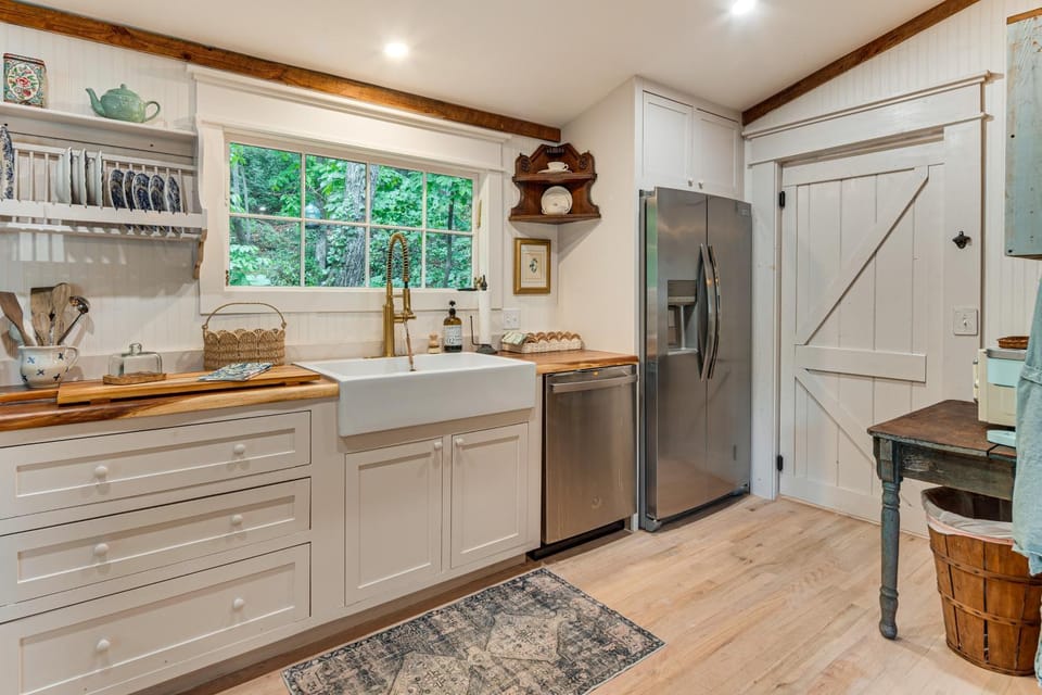 Comfy Cottage Charmer w/ Patio Garden in Tryon House in Tennessee