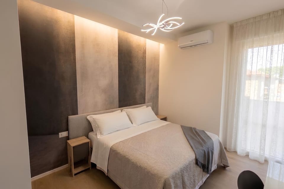 Bed, Photo of the whole room, Bedroom, air conditioner