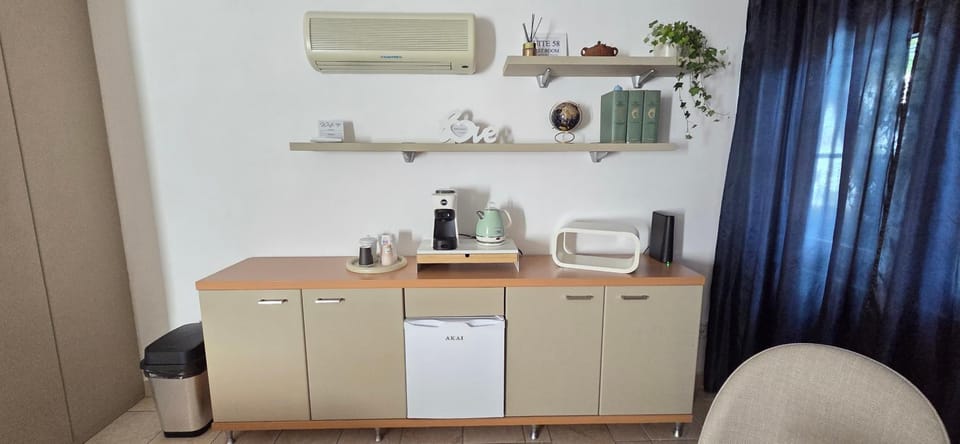 Coffee/tea facilities, minibar