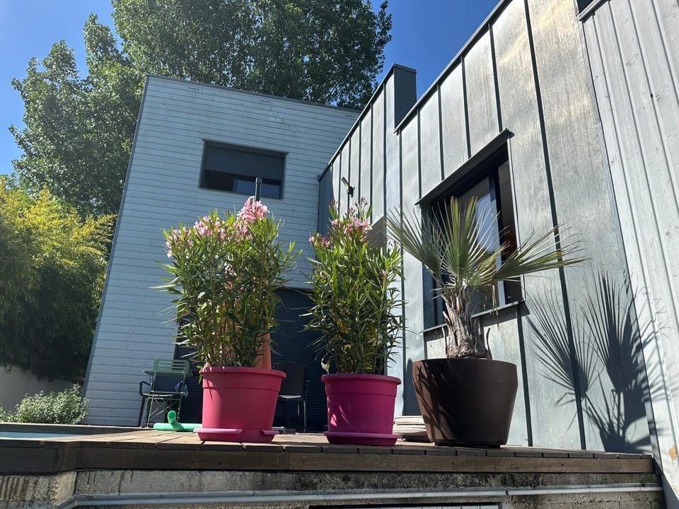 Duplex Terrasse & Piscine Privée - Vue -Nature -Proche Lyon Villa in Auvergne-Rhône-Alpes