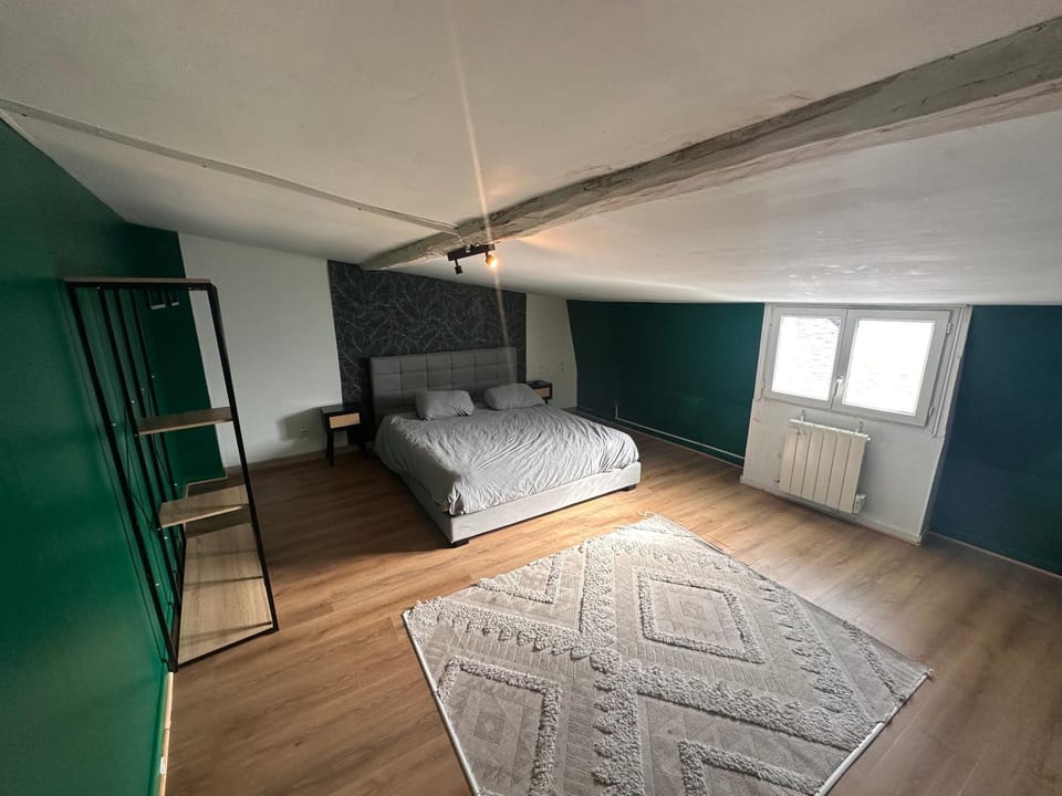 Bed, Photo of the whole room, Bedroom