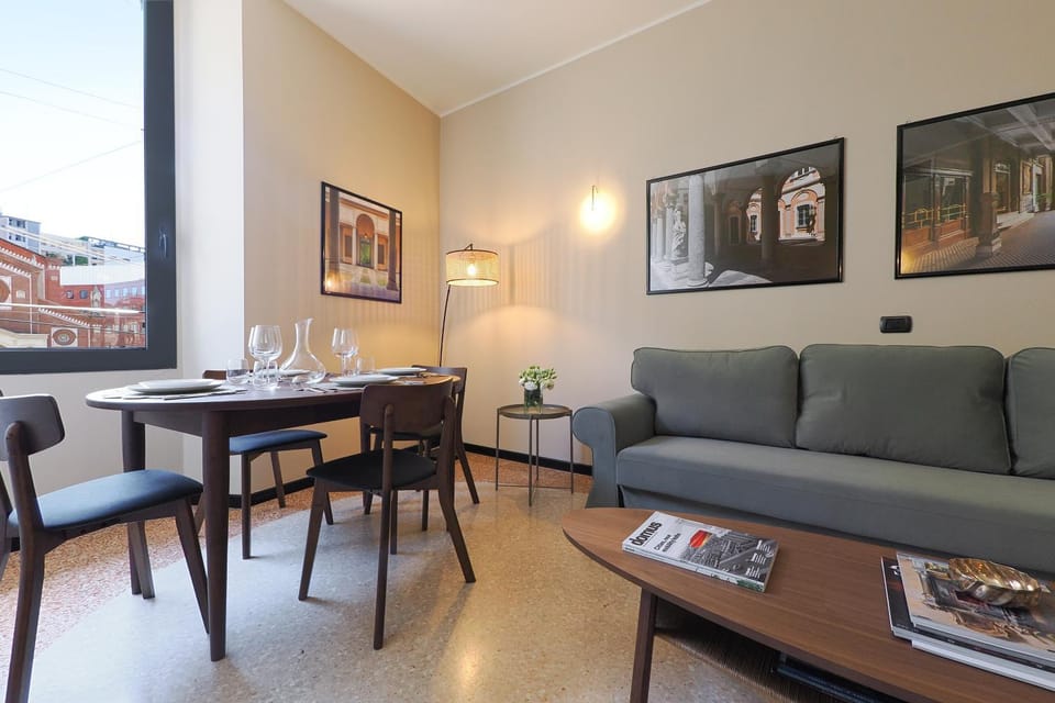 Living room, Seating area, Dining area