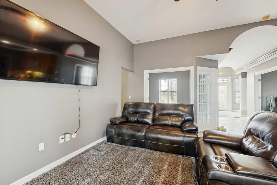 Gorgeous home with private pool outdoor area & spacious House in Punta Gorda