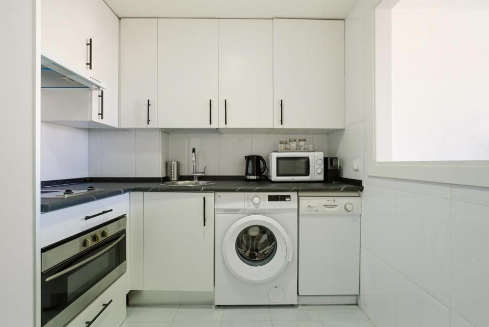 Kitchen or kitchenette, dishwasher, washing machine