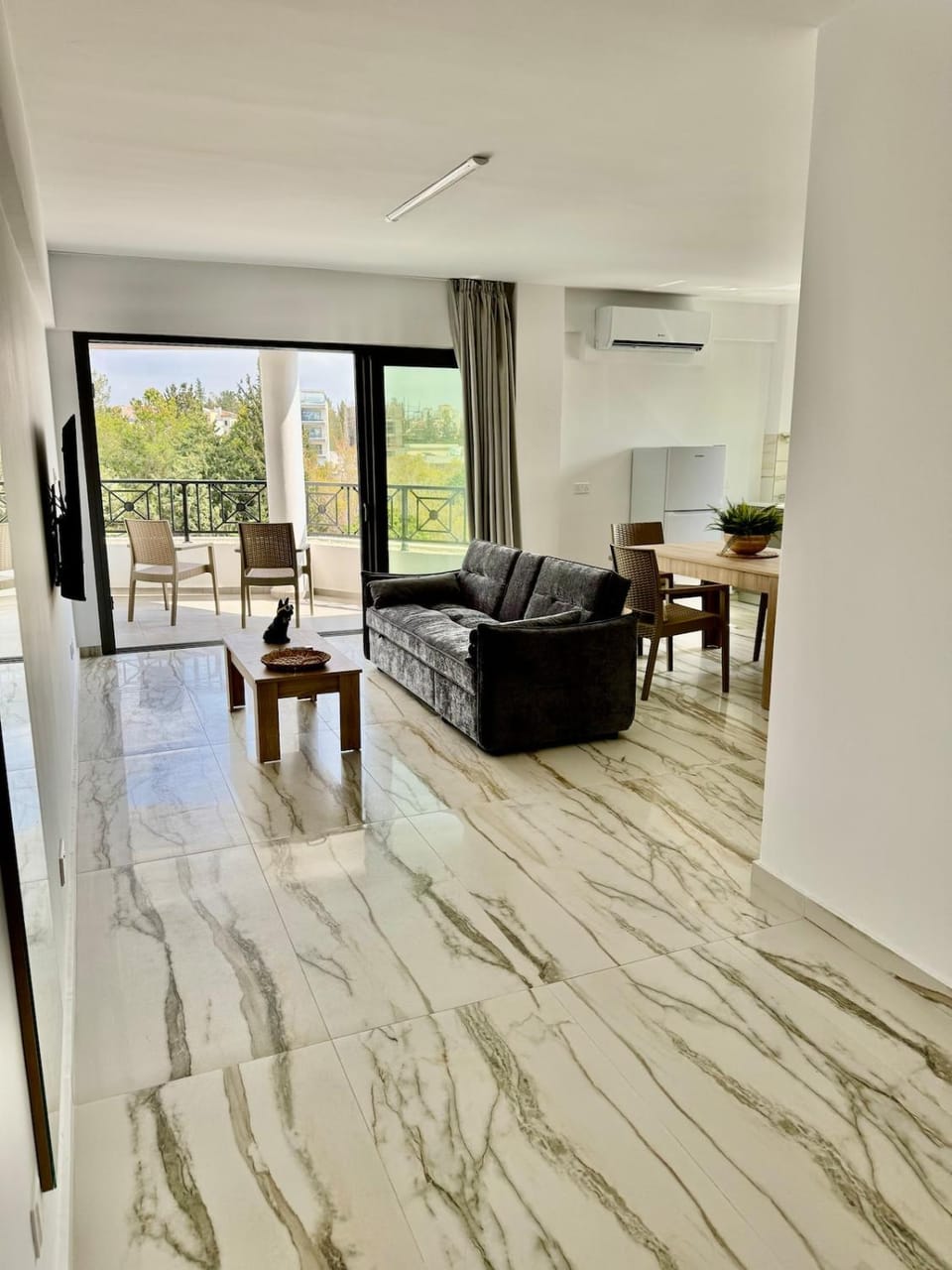 Living room, Seating area, air conditioner