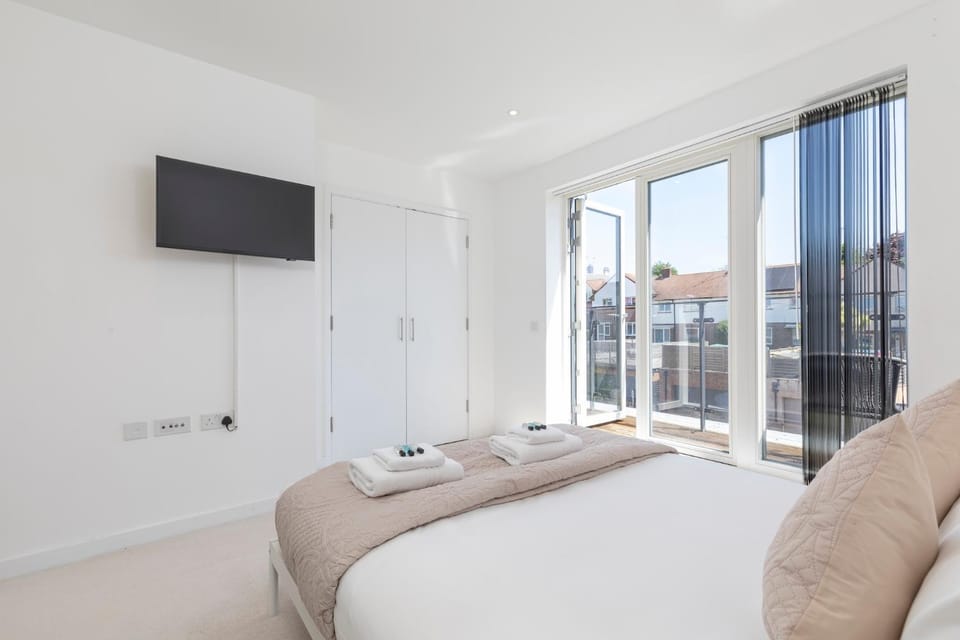 Modern Hove Home w Parking & Garden House in Hove