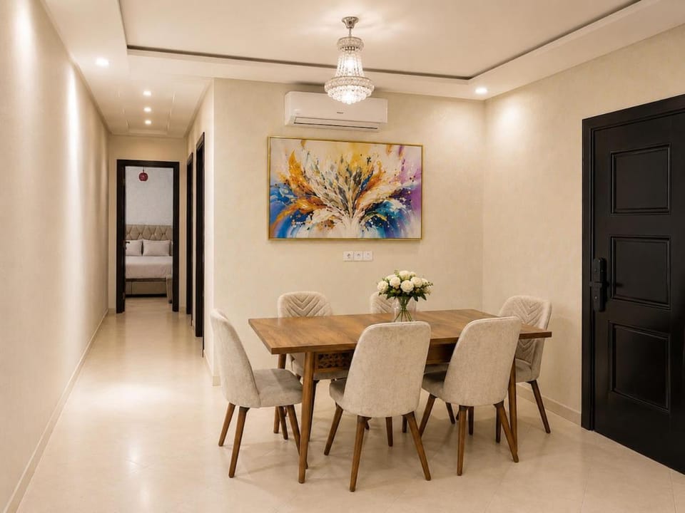 Dining area, Lunch
