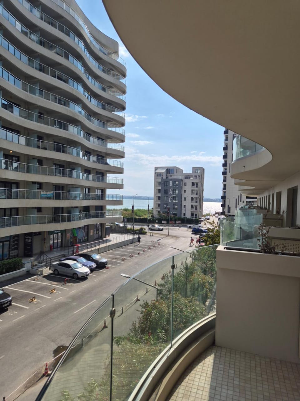 Day, Balcony/Terrace, Lake view, Street view