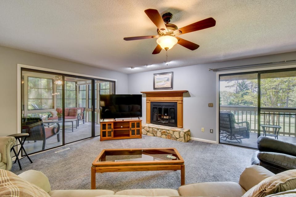 Sunroom & Deck! Golf Retreat in Keowee Key House in Lake Keowee