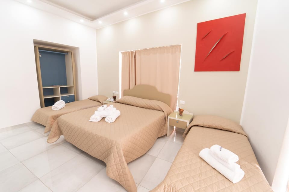 Shower, Bathroom, Other, Photo of the whole room, Decorative detail, Seating area, Bedroom