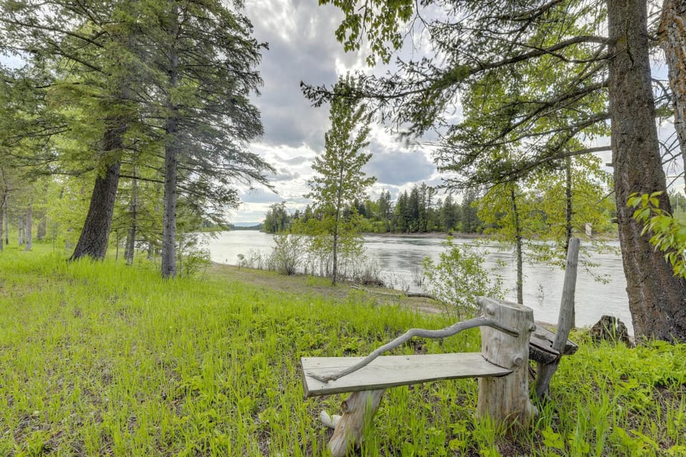 On the Flathead River! Rustic Saloon-Themed Cabin Cabin in Columbia Falls
