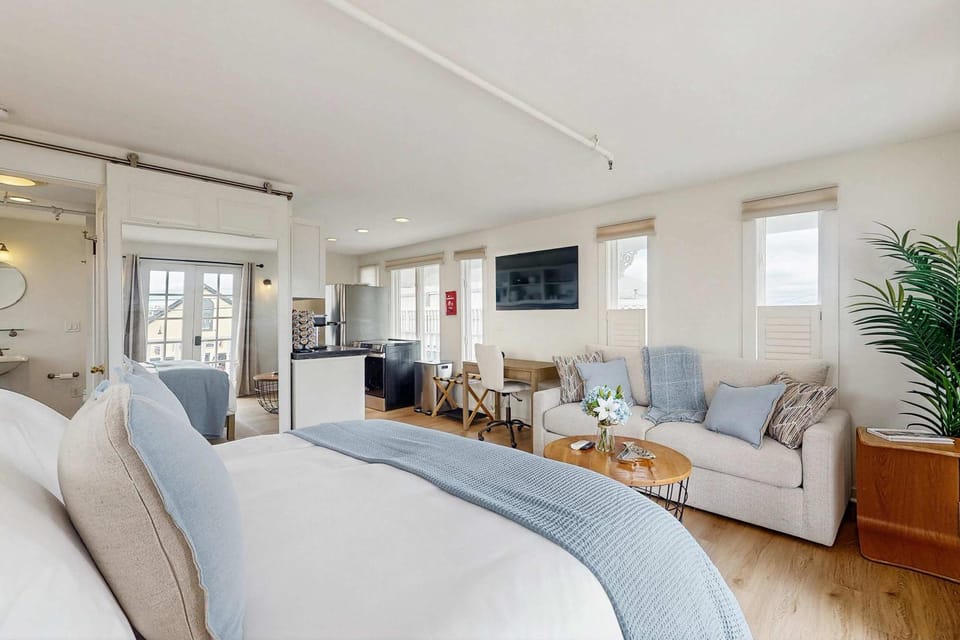 Cozy Downtown Studio - Walk to Ferry & Town Apartment in Oak Bluffs