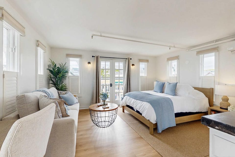 Cozy Downtown Studio - Walk to Ferry & Town Apartment in Oak Bluffs
