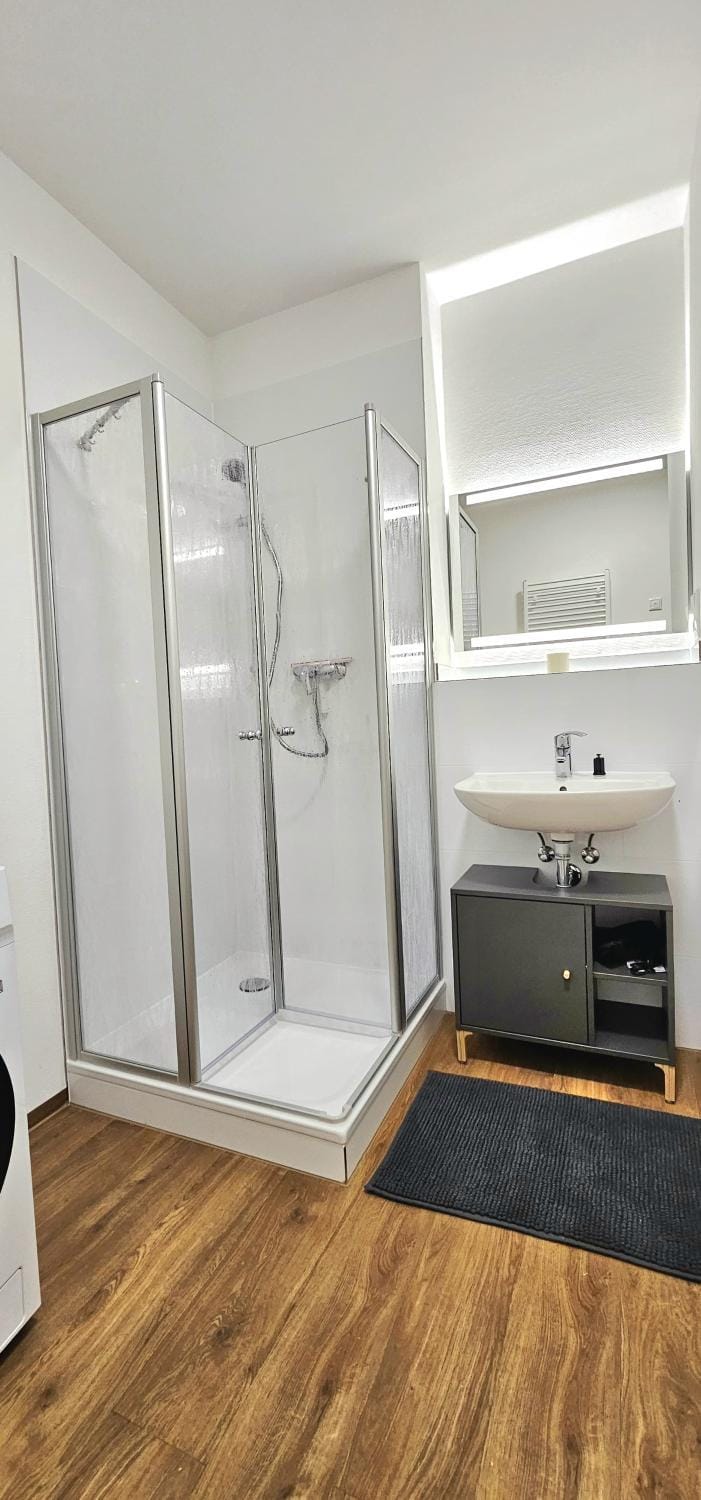 Shower, Bathroom, towels