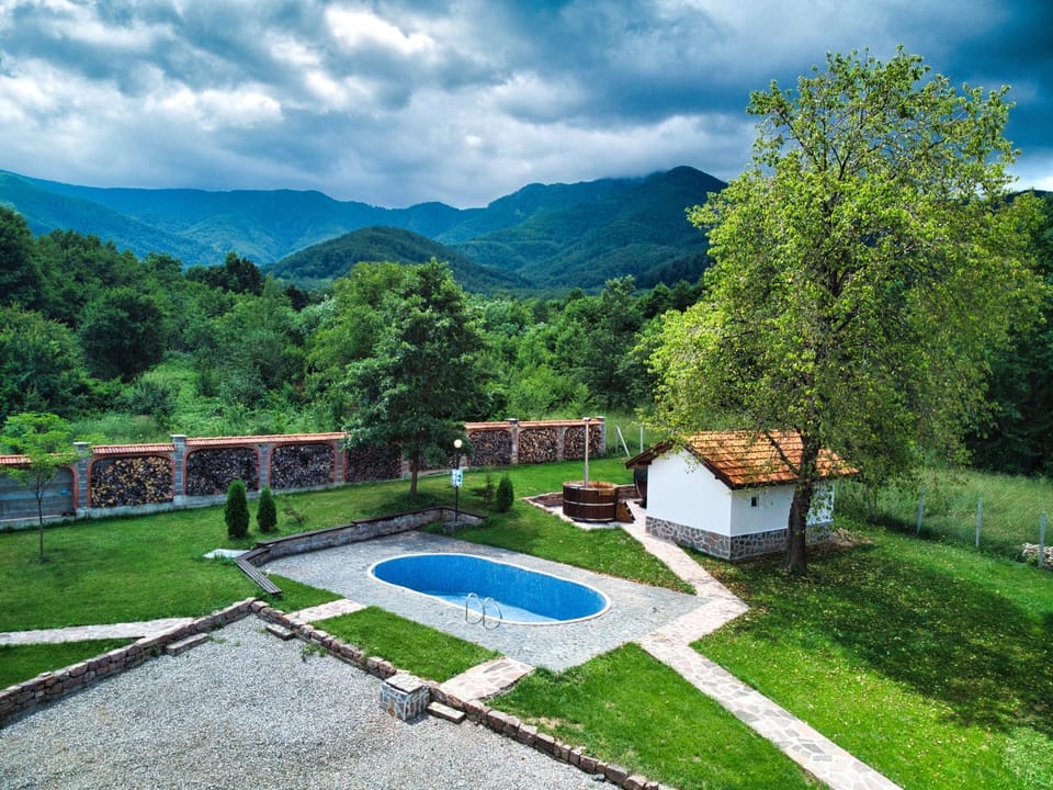 Mountain view, Pool view