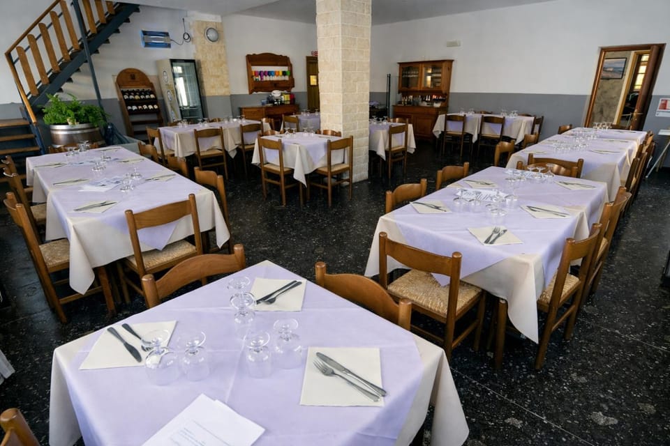 Restaurant/places to eat, Restaurant/places to eat