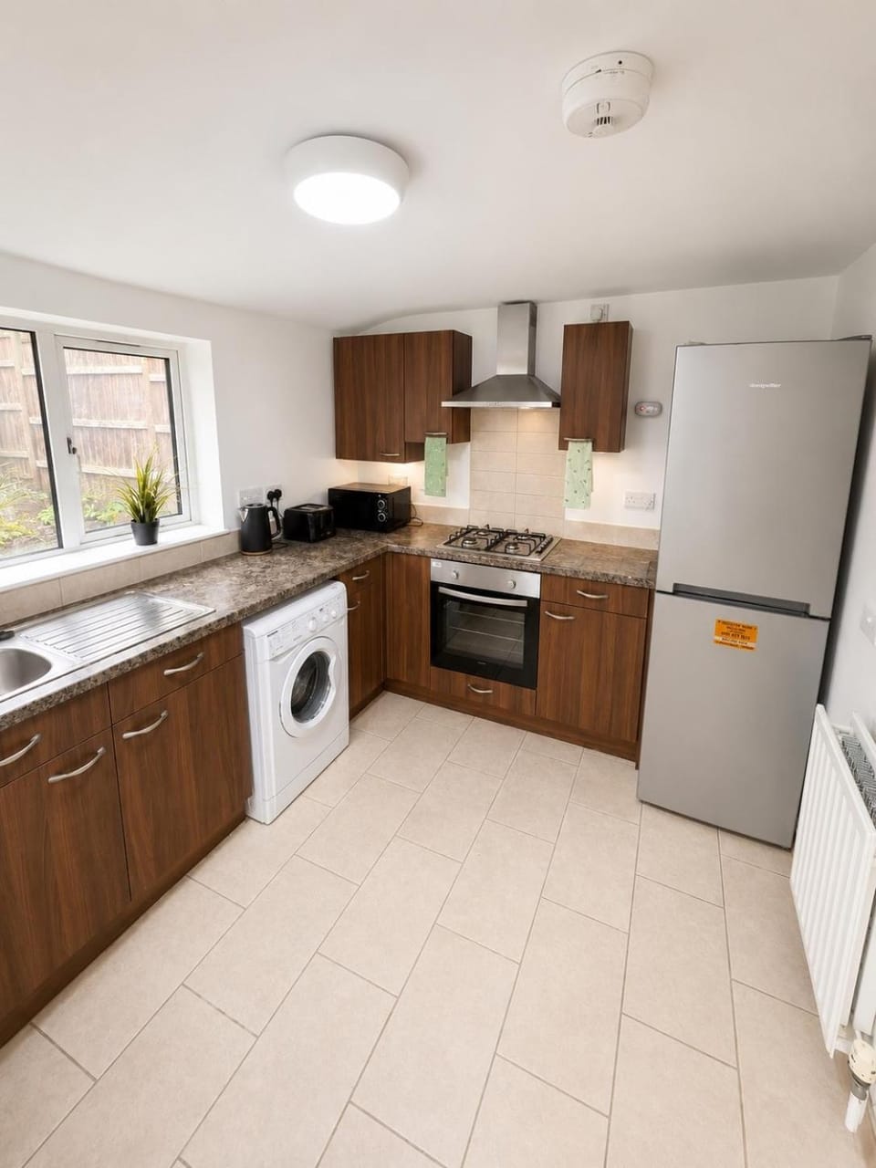 Modern 5BR Newport Home Sleeps 10 Free Parking House in Newport