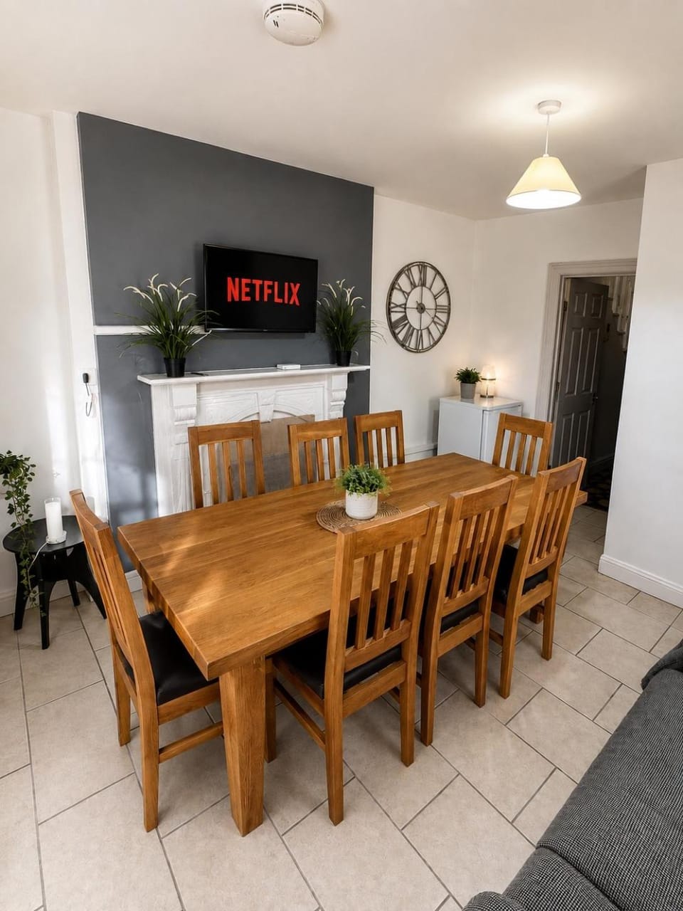Modern 5BR Newport Home Sleeps 10 Free Parking House in Newport