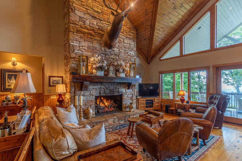 The Boulders - 5BR with Hot Tub 50mi Views Pool Table Sauna Wet Bar Dog Friendly House in Watauga
