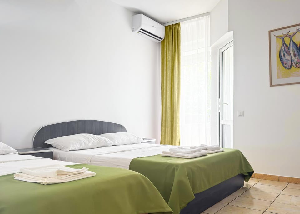 Bed, Bedroom, air conditioner