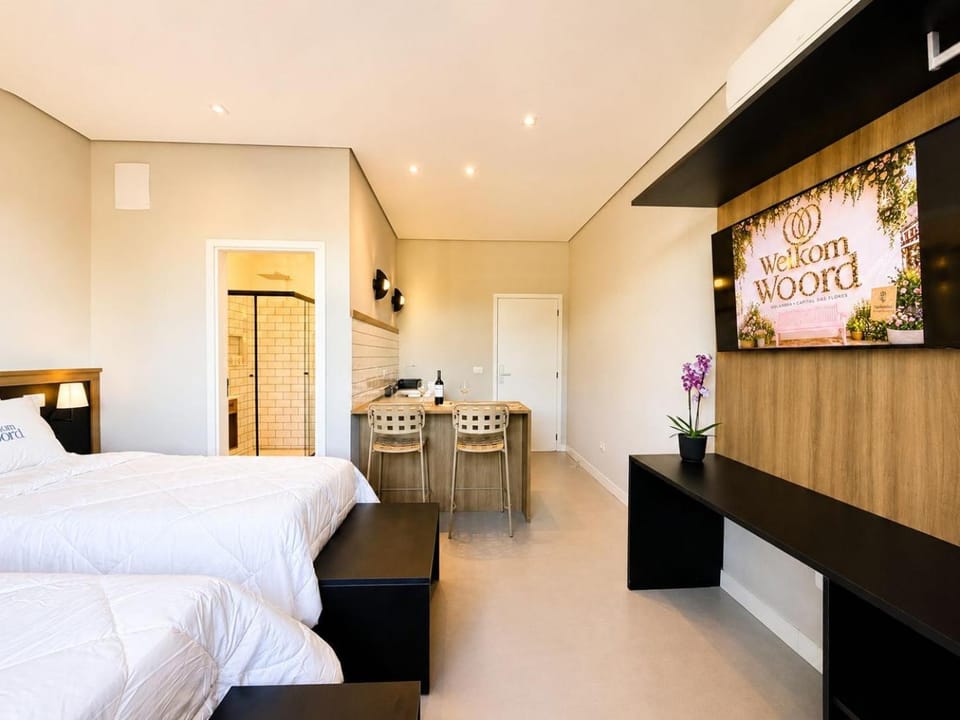 Bed, TV and multimedia, Kitchen or kitchenette, Dining area