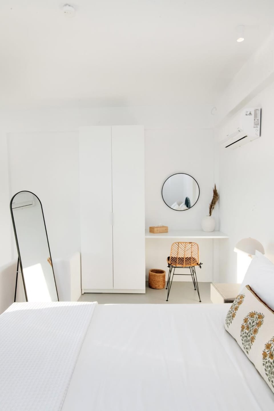 Bed, Photo of the whole room, Bedroom, hair dresser, wardrobe, air conditioner