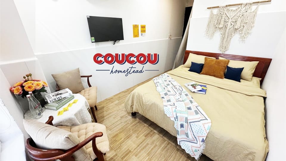 Bed, Seating area
