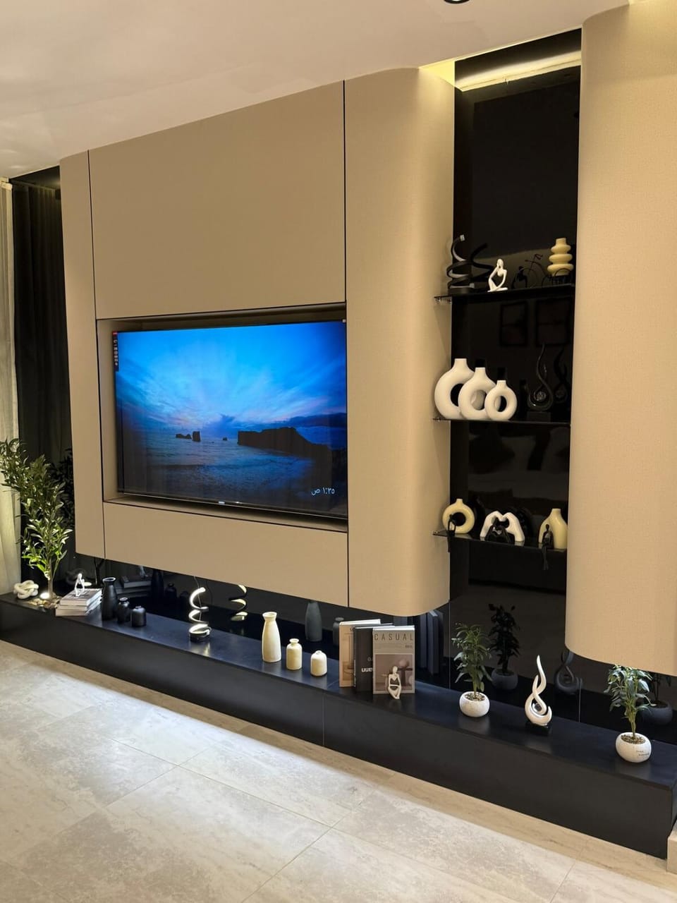 Cozy Studio 65 inch Bathtub & Private Outdoor Seating Apartment in Riyadh