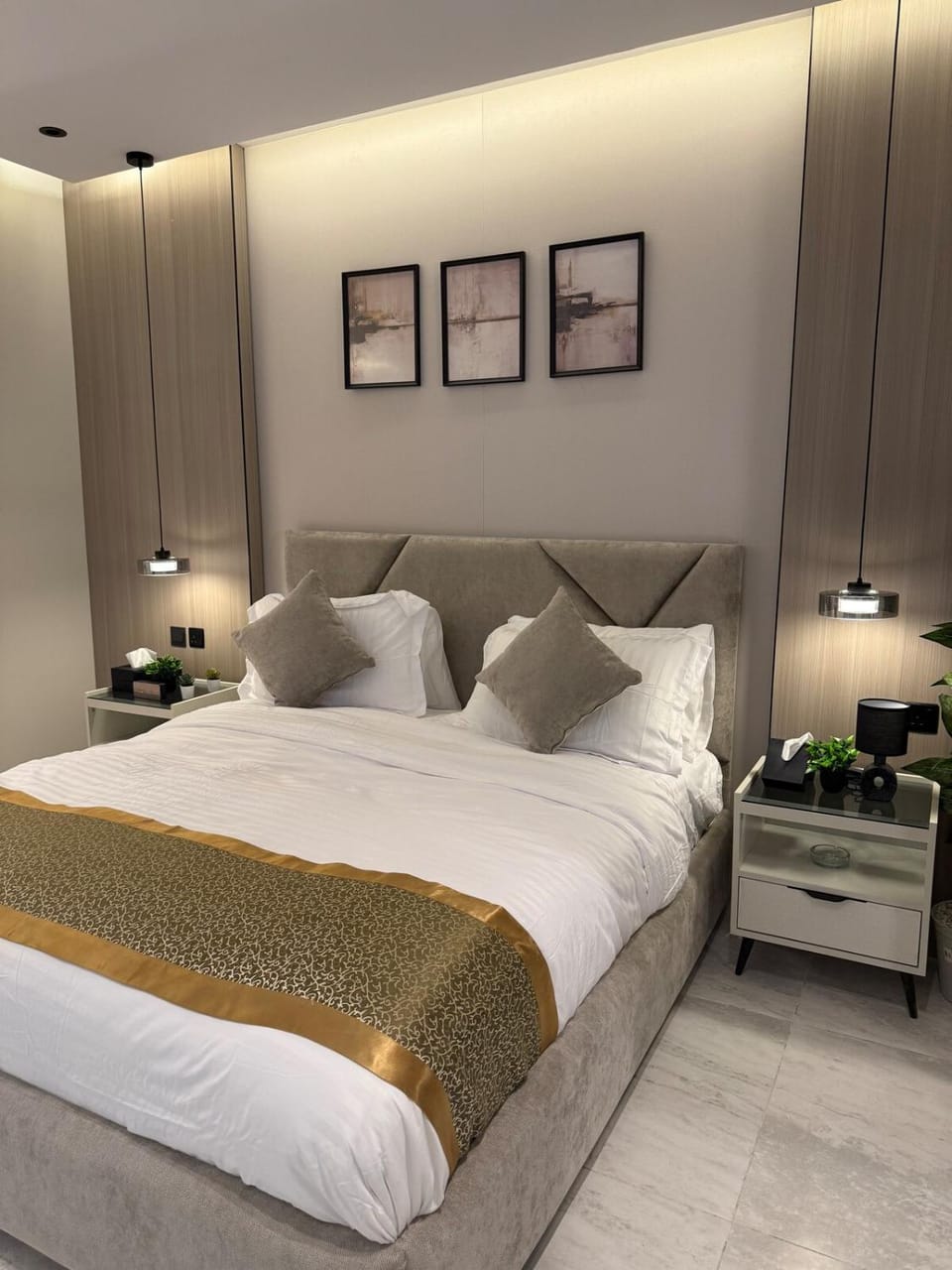 Cozy Studio 65 inch Bathtub & Private Outdoor Seating Apartment in Riyadh
