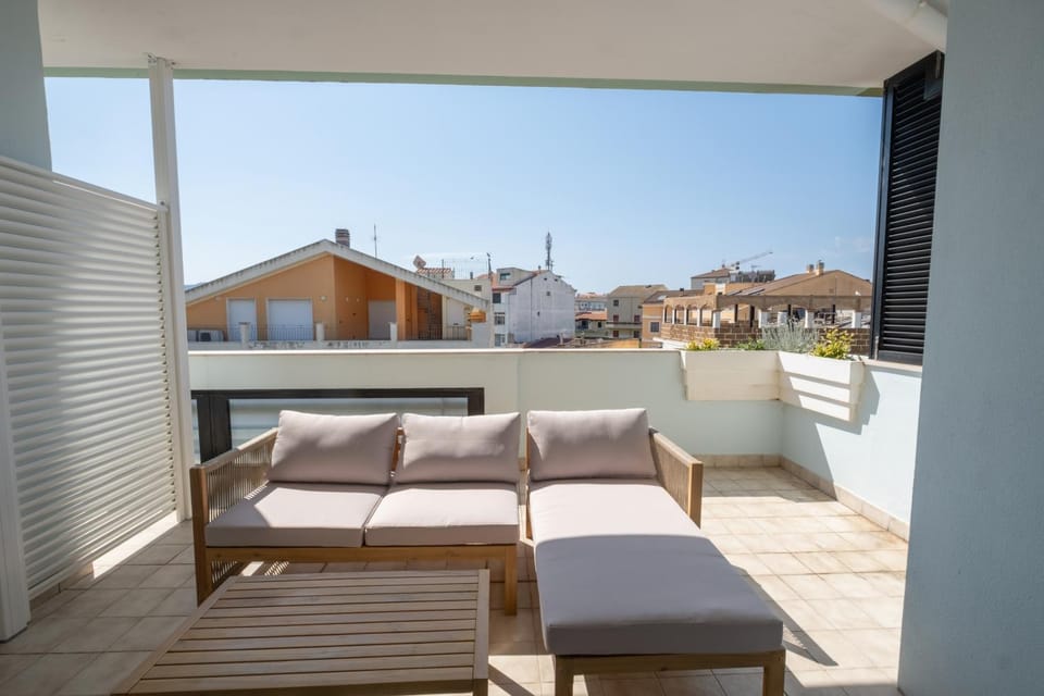 View (from property/room), Balcony/Terrace, Living room