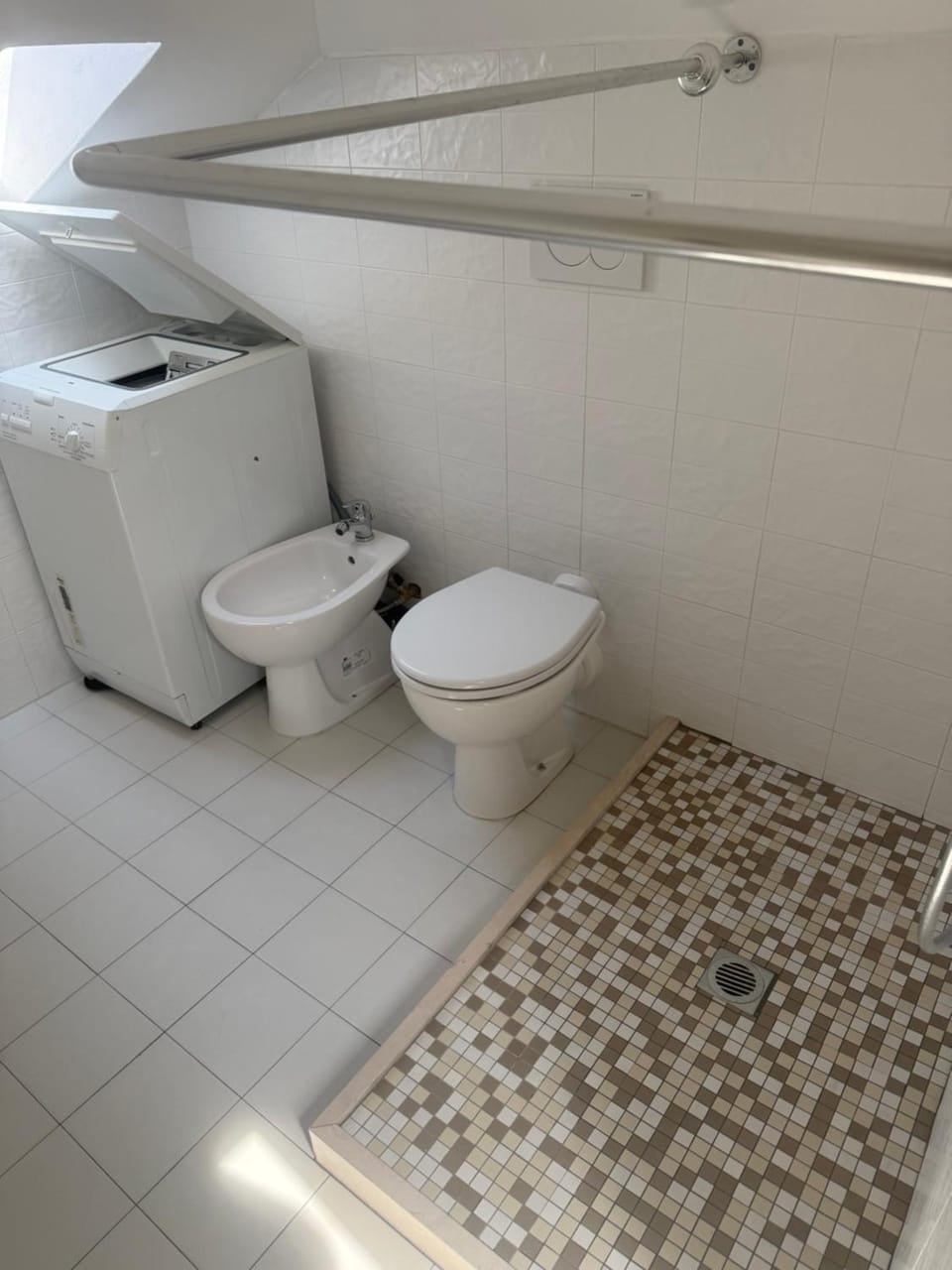 Toilet, washing machine