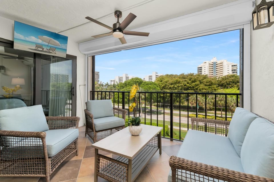 Patio, Day, View (from property/room), Balcony/Terrace, Seating area