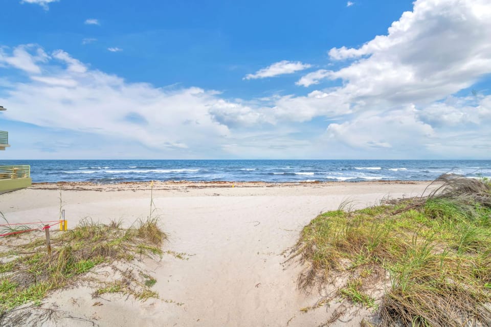 #3 - Sunny Hollywood Beachside 1BR Walk to Ocean Apartment in Hollywood Beach