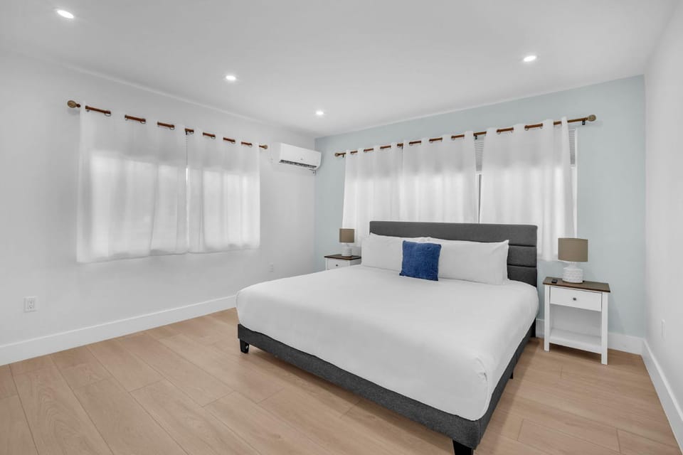 #3 - Sunny Hollywood Beachside 1BR Walk to Ocean Apartment in Hollywood Beach
