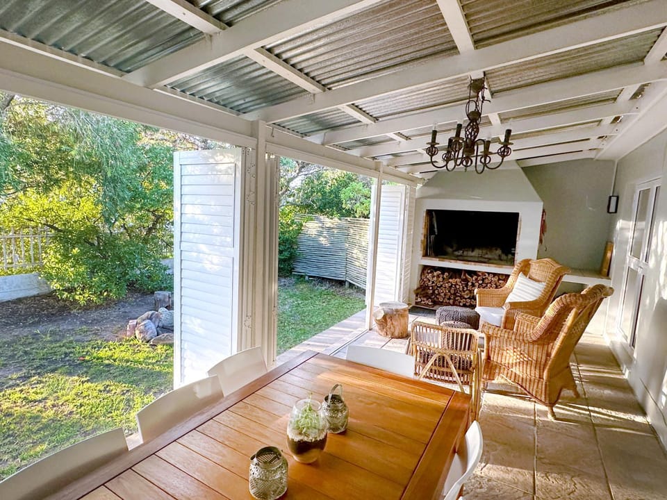 Patio, BBQ facilities, Garden, Seating area, Dining area, Garden view