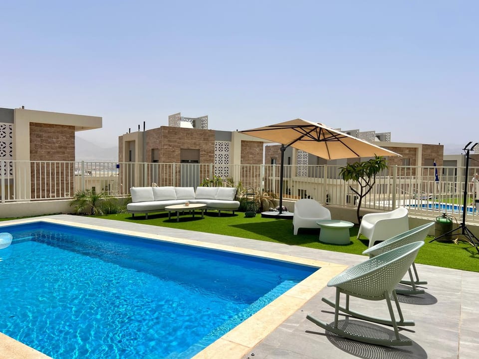 Seating area, Pool view