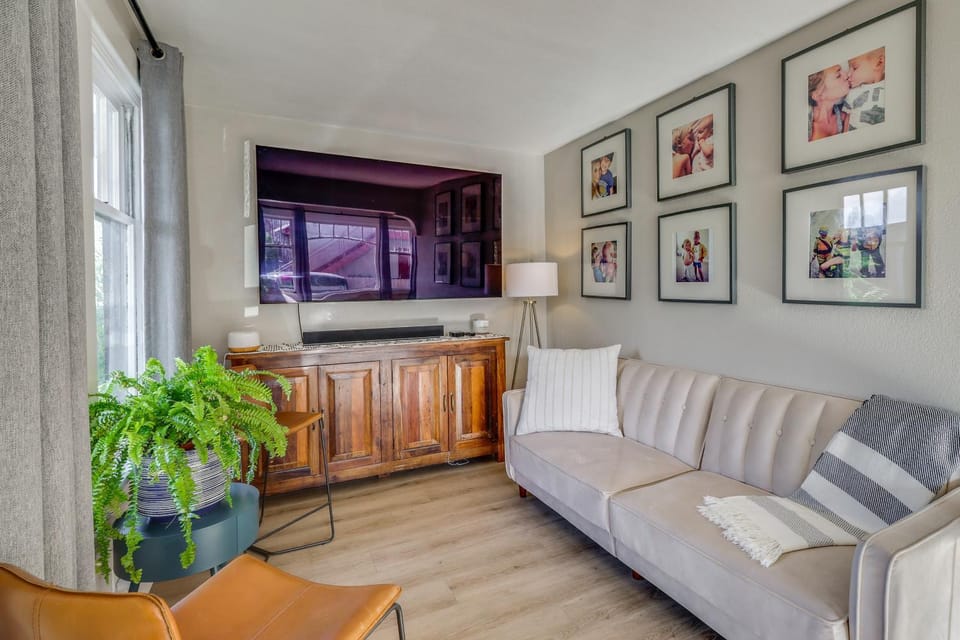 Premium Modern Midtown Favorite: Walk to it All! House in Reno