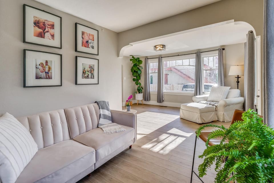 Premium Modern Midtown Favorite: Walk to it All! House in Reno