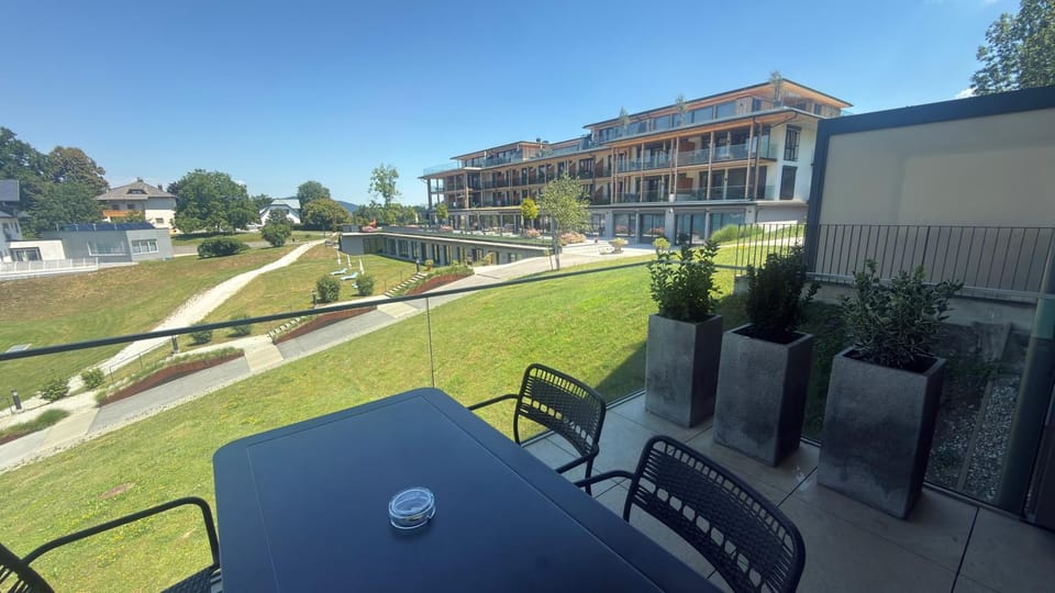 View (from property/room), Balcony/Terrace, Seating area