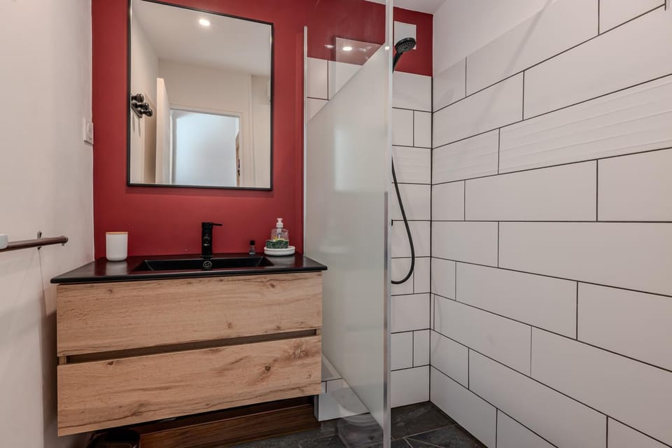 Bathroom, Living room