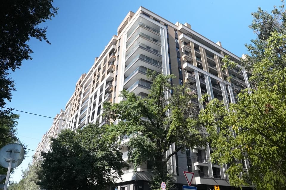 Property building, Facade/entrance, Day