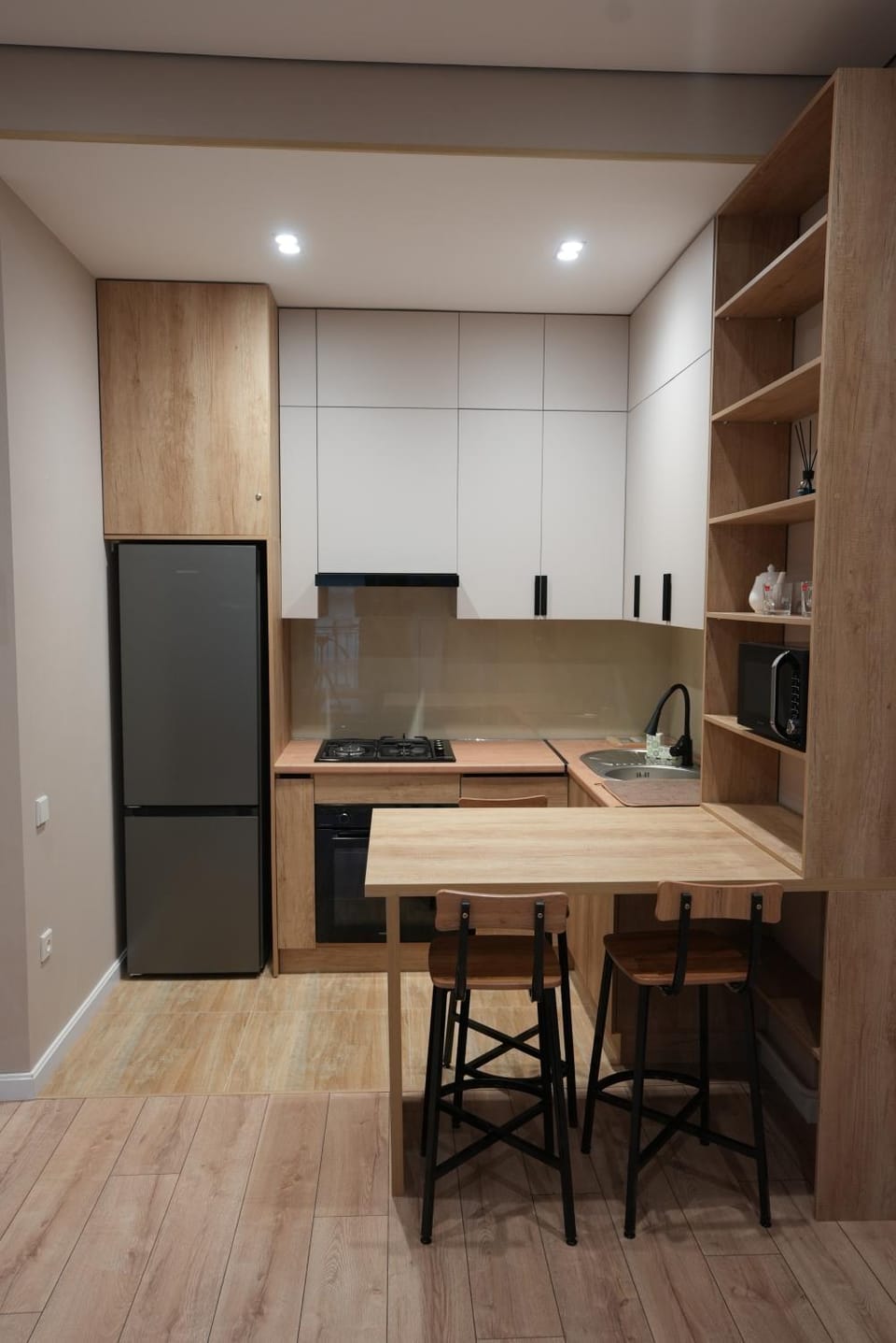 Kitchen or kitchenette, Dining area, microwave, oven, stove