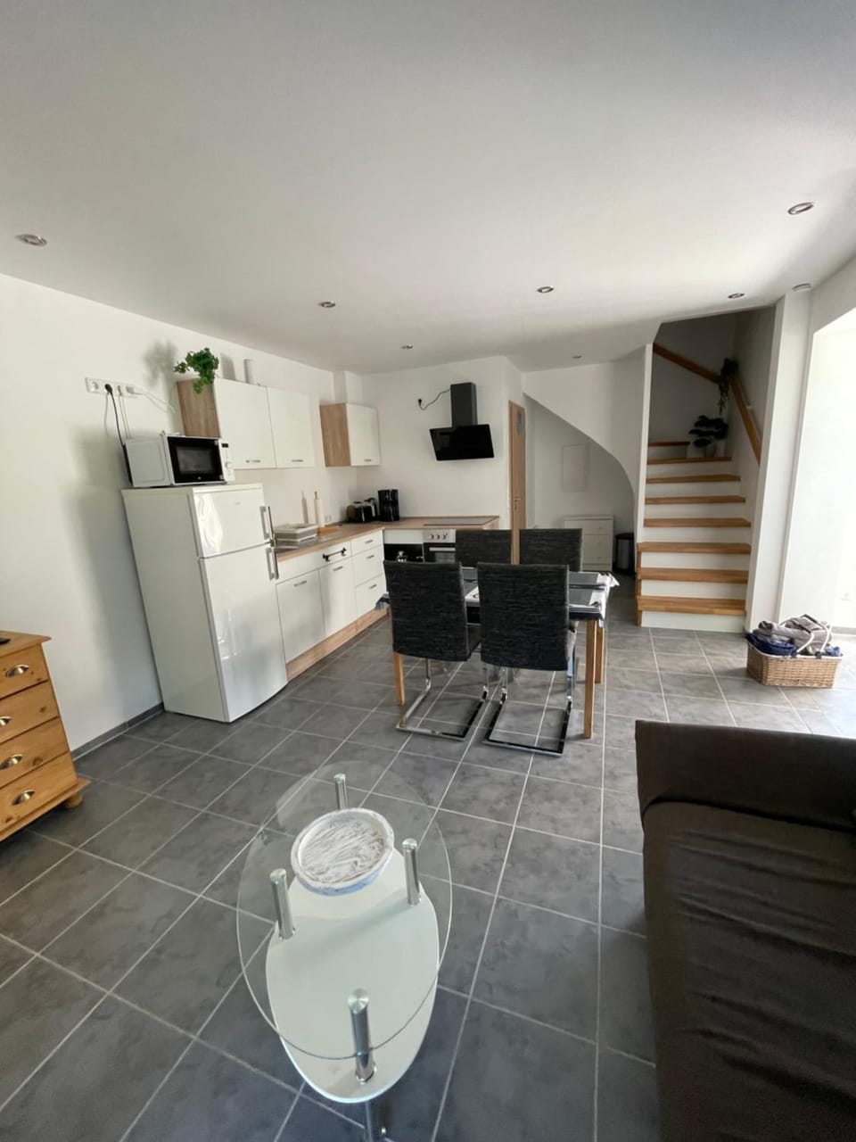 Kitchen or kitchenette, Dining area