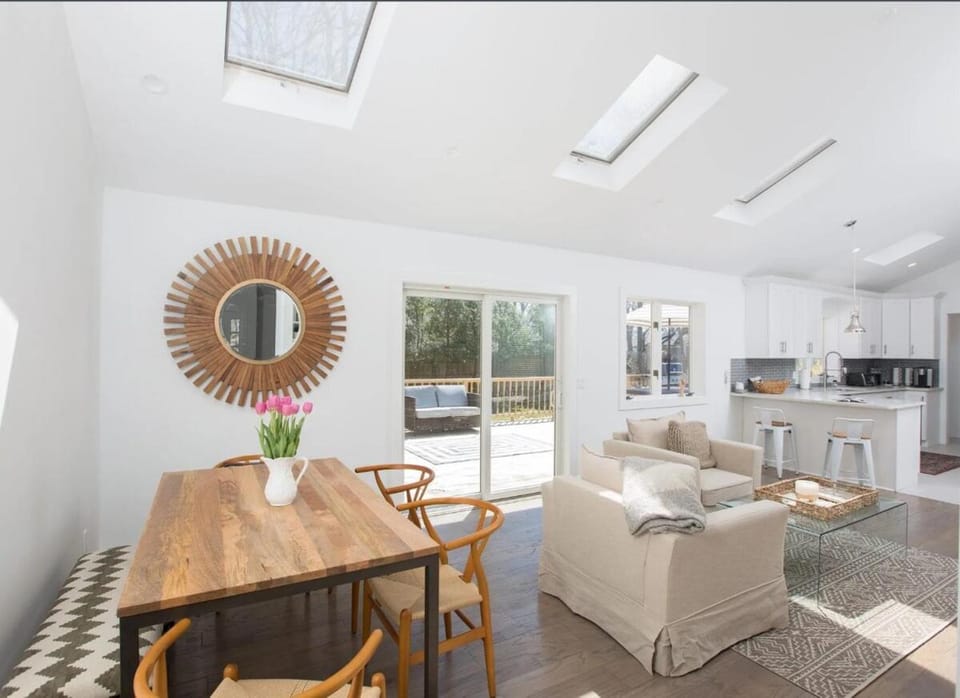 Family & dog-friendly getaway! House in Southold