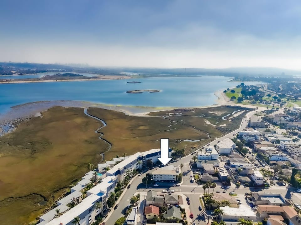 Day, Neighbourhood, Natural landscape, Bird's eye view