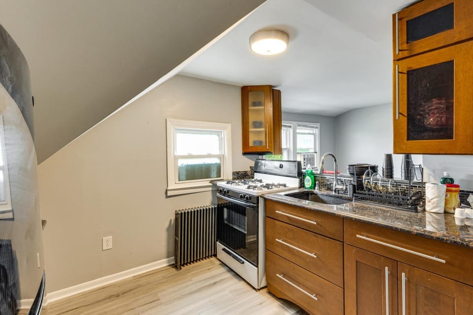 Train to Philly! Pet-Friendly Unit in Barrington Apartment in Cherry Hill