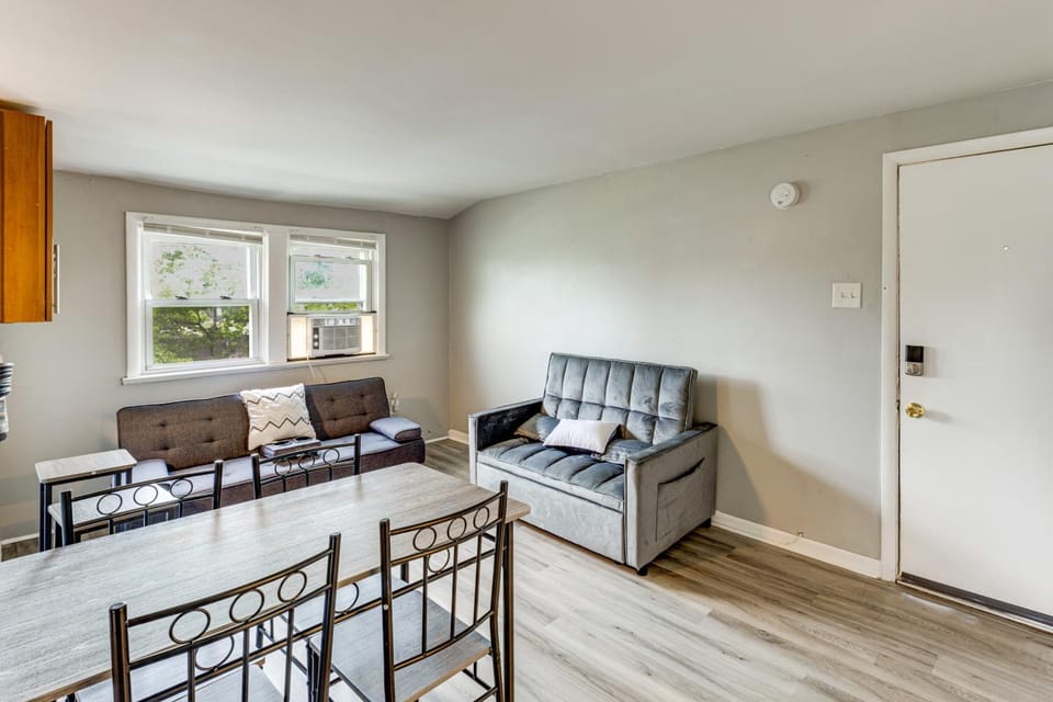 Train to Philly! Pet-Friendly Unit in Barrington Apartment in Cherry Hill